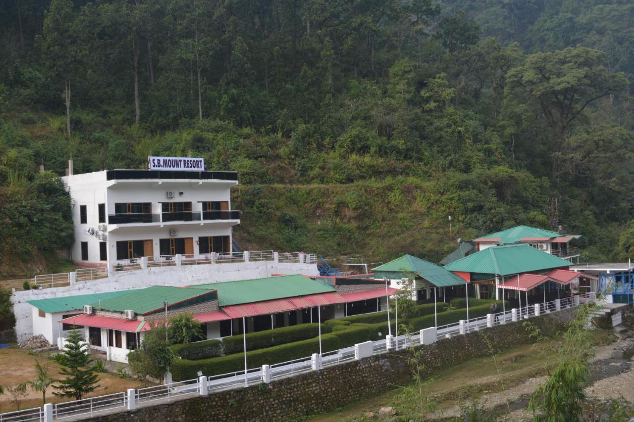 Sb Mount Resort Lansdowne Buitenkant foto